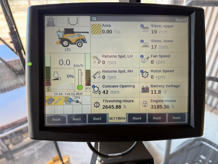 2016 New Holland Cr7.90 Combine Harvester