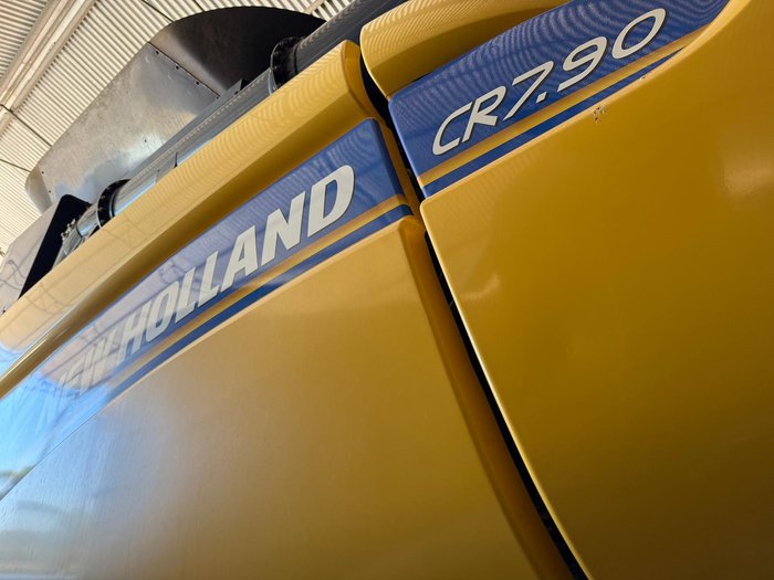 2016 New Holland Cr7.90 Combine Harvester
