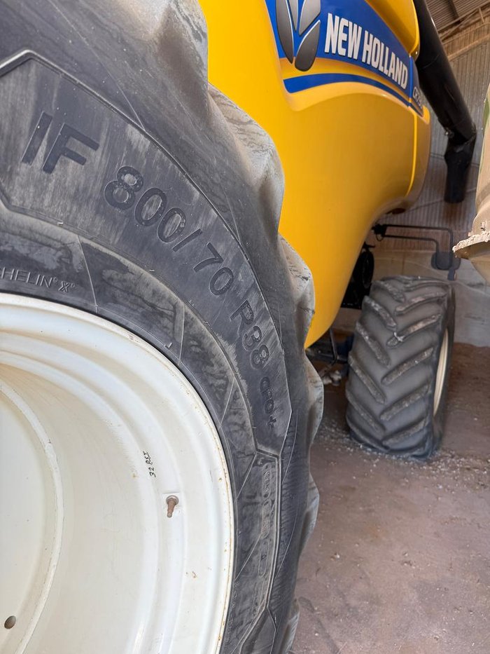 2016 New Holland Cr7.90 Combine Harvester