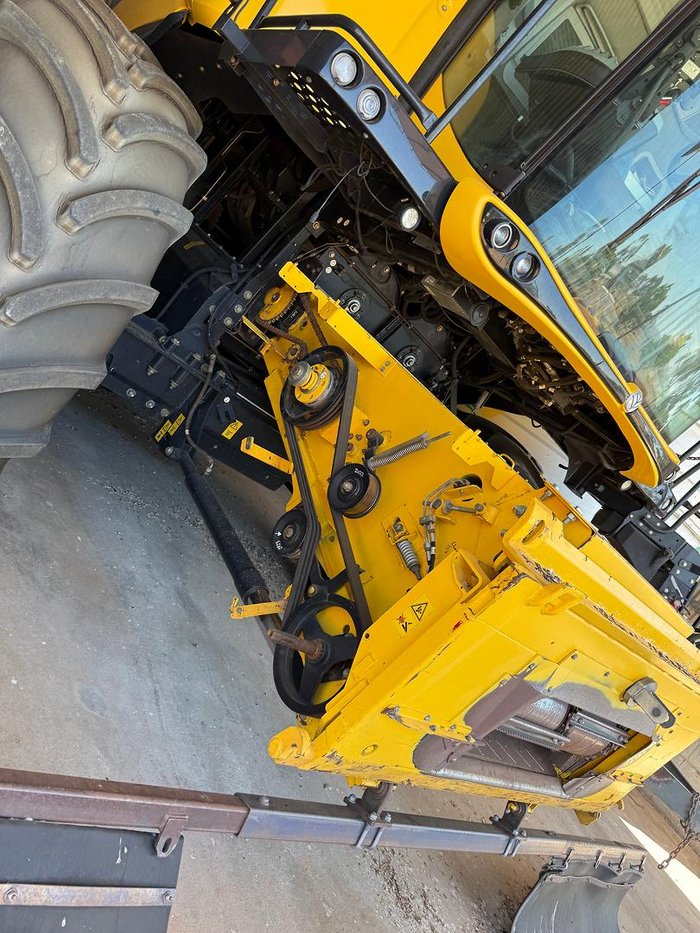 2016 New Holland Cr7.90 Combine Harvester