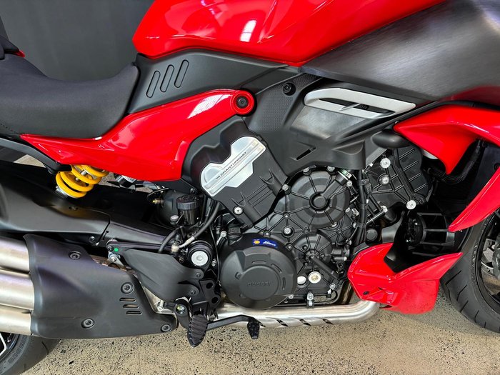 2024 Ducati Diavel V4 Diavel Red