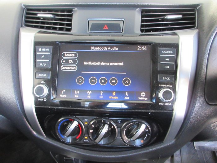 2022 Nissan Navara SL
