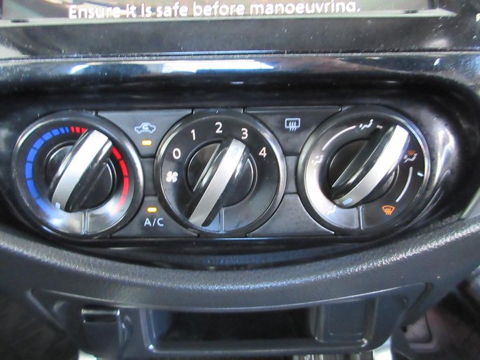 2022 Nissan Navara SL