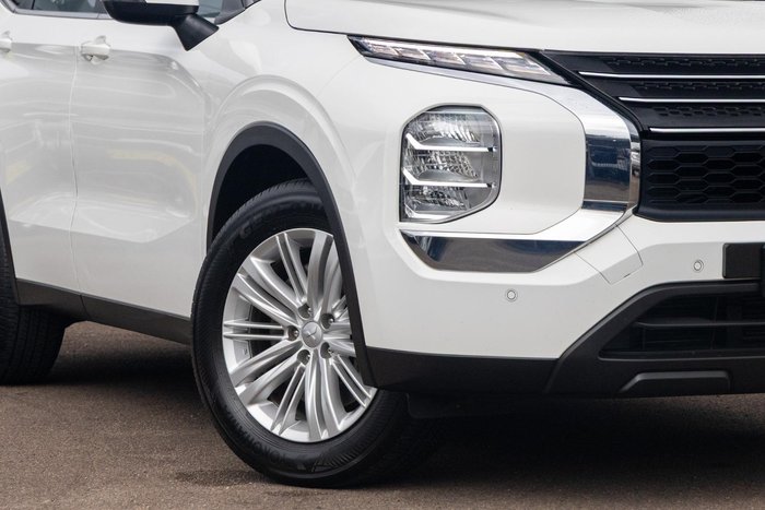 2023 Mitsubishi Outlander ES