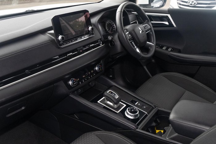 2023 Mitsubishi Outlander ES