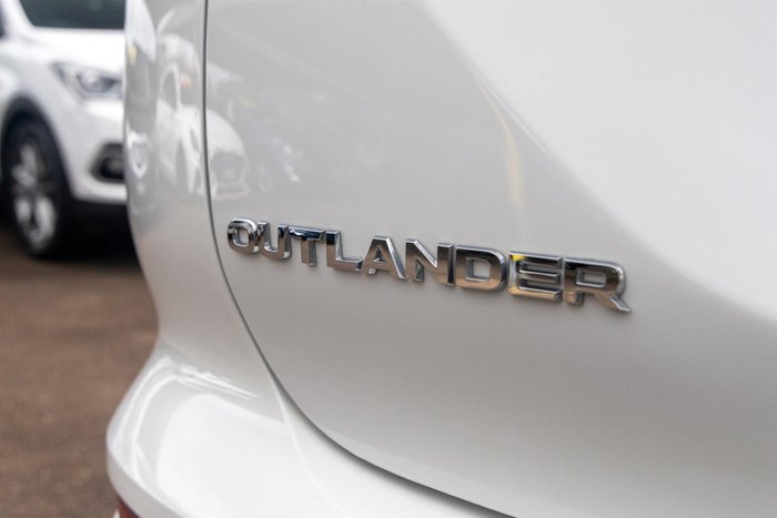 2023 Mitsubishi Outlander ES