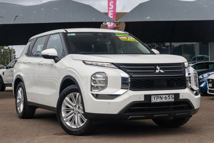 2023 Mitsubishi Outlander ES