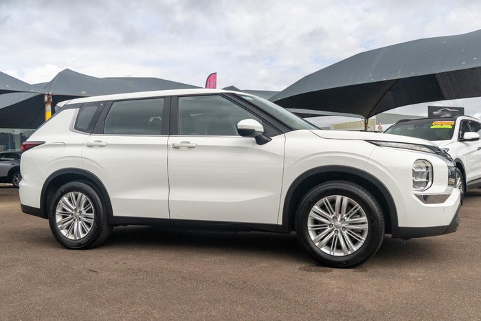 2023 Mitsubishi Outlander ES