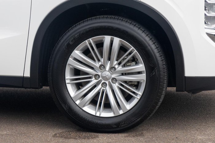 2023 Mitsubishi Outlander ES
