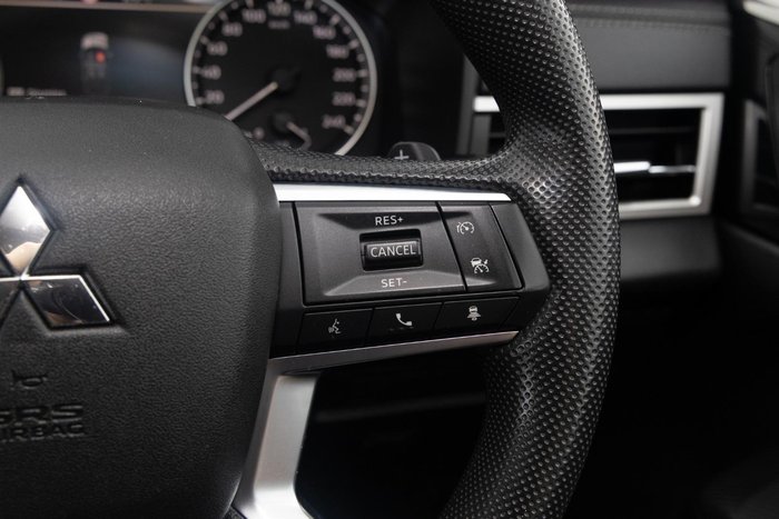 2023 Mitsubishi Outlander ES