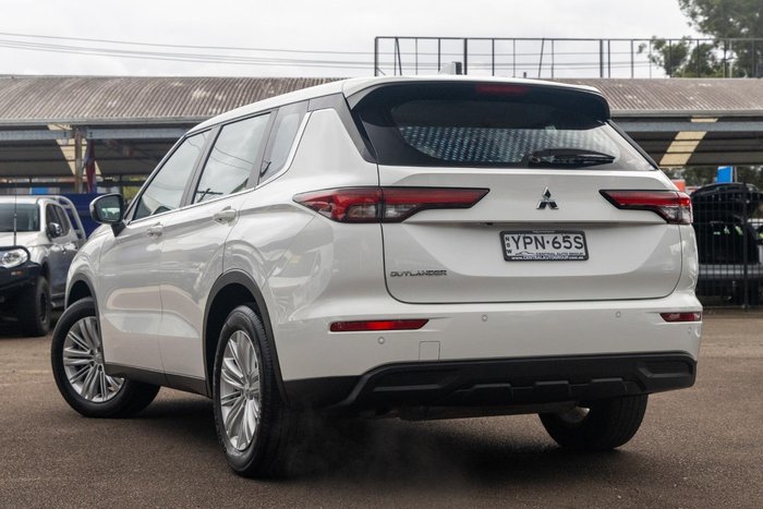 2023 Mitsubishi Outlander ES