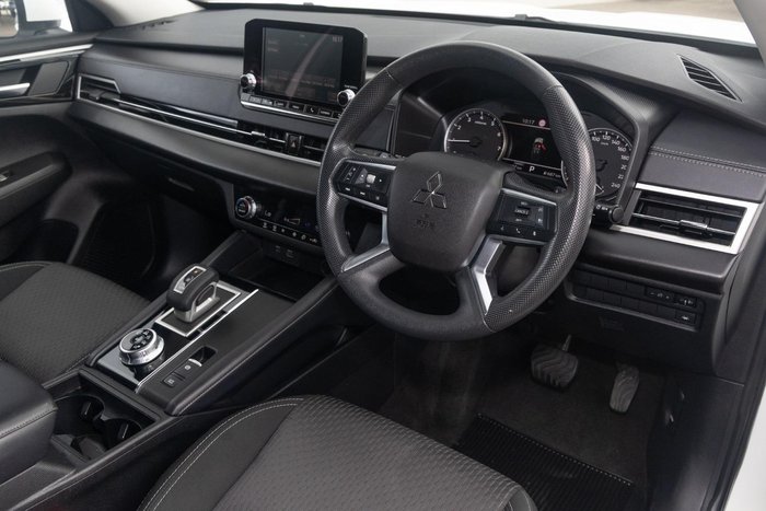 2023 Mitsubishi Outlander ES