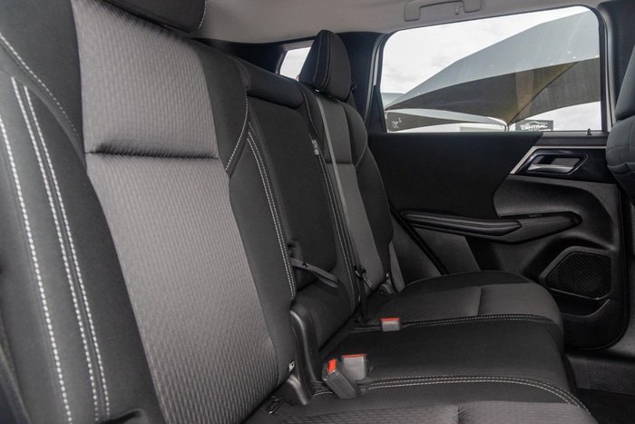 2023 Mitsubishi Outlander ES