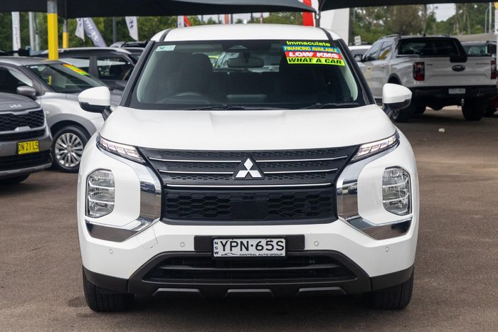 2023 Mitsubishi Outlander ES