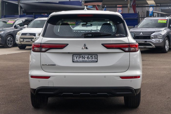 2023 Mitsubishi Outlander ES