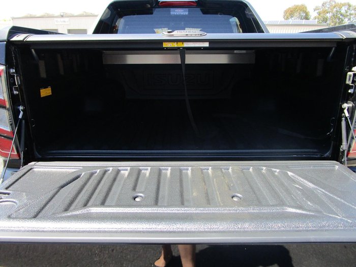 2025 Isuzu D-MAX X-TERRAIN