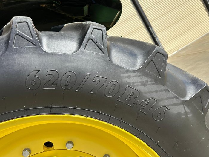 2016 John Deere 7210R