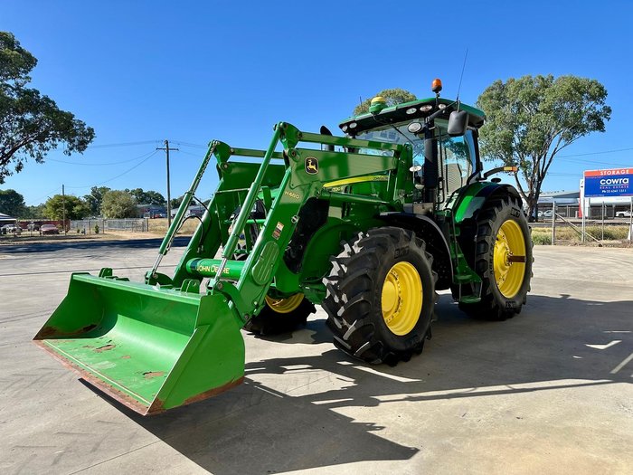 2016 John Deere 7210R