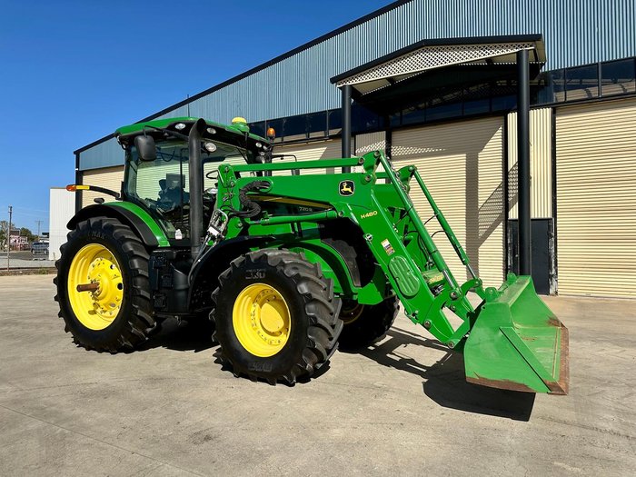 2016 John Deere 7210R