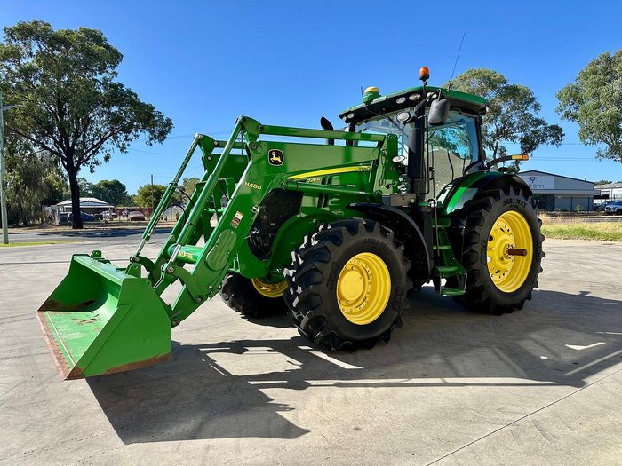 2016 John Deere 7210R