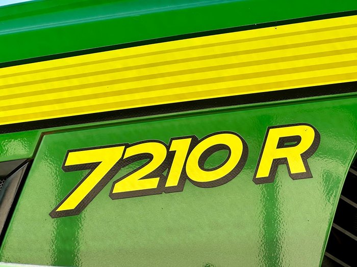 2016 John Deere 7210R