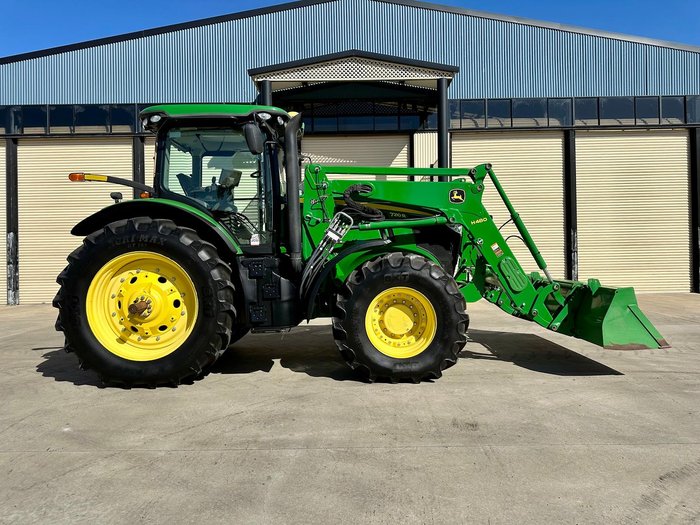2016 John Deere 7210R