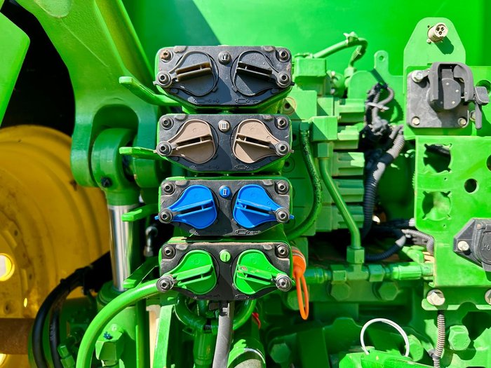 2016 John Deere 7210R