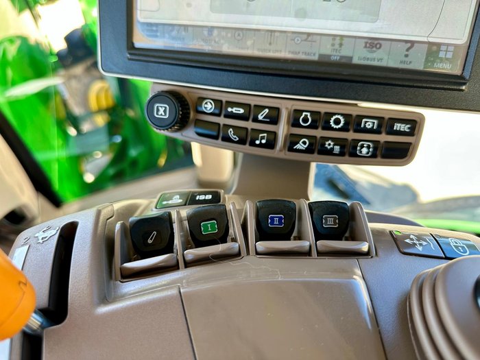 2016 John Deere 7210R