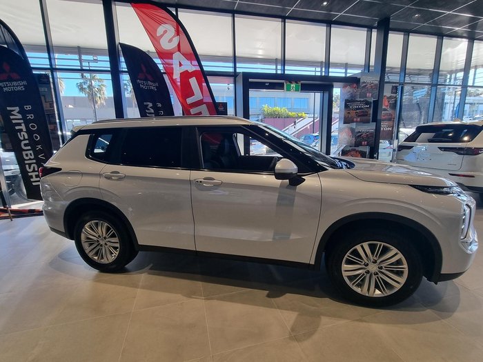 2024 Mitsubishi Outlander LS