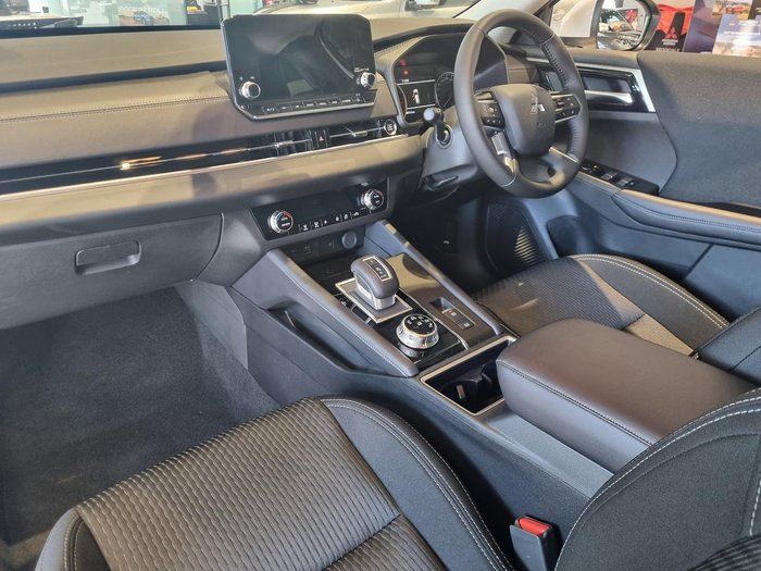 2024 Mitsubishi Outlander LS