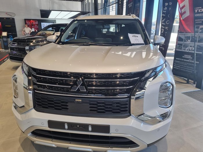 2024 Mitsubishi Outlander LS