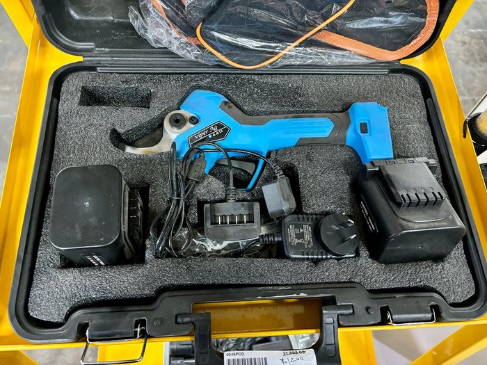 2024 VOLPI Electronic Pruner,28 30mm cut,