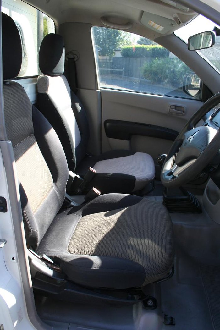 2009 Mitsubishi Triton GLX ML MY09 4x2 White