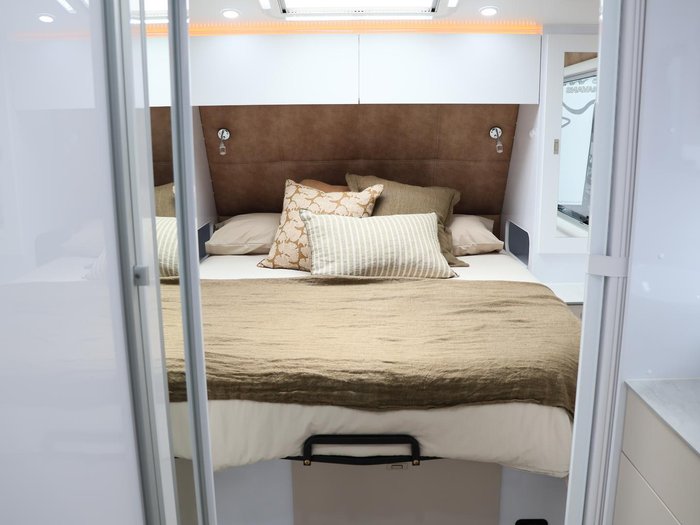 2025 Wonderland RV Hornet Rear Club Lounge Layout