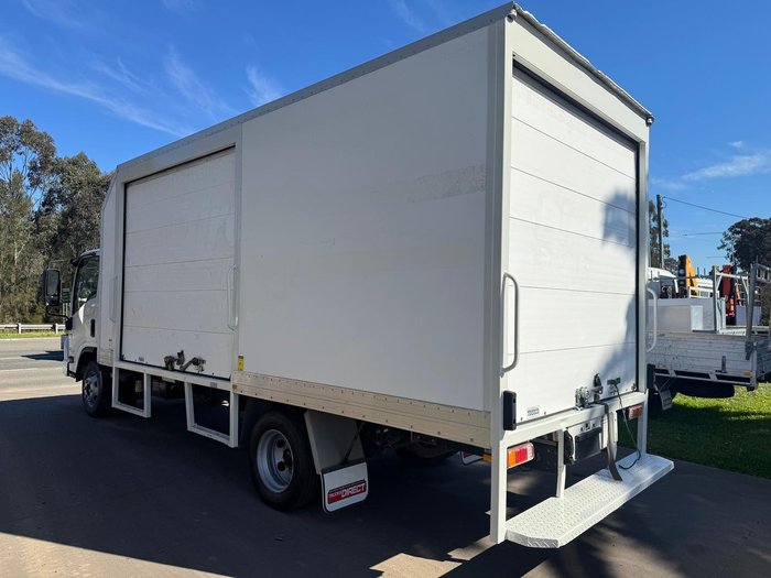 2015 Isuzu Npr 400 Long WHITE