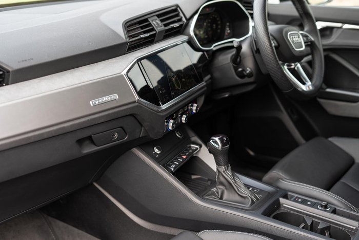 2024 Audi Q3 40 TFSI S line