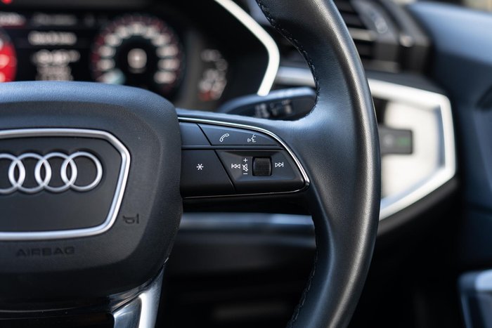 2024 Audi Q3 35 TFSI Dynamic Black