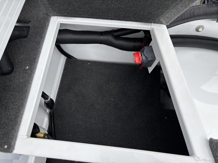 2025 QUINTREX 440 Renegade SC