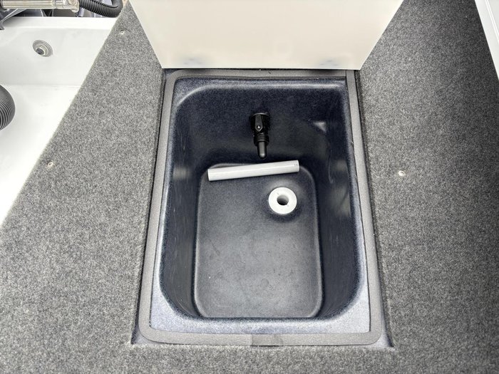 2025 QUINTREX 440 Renegade SC