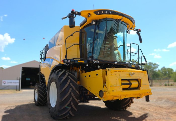 New Holland Cr7.90