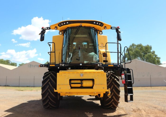 0 New Holland Cr7.90