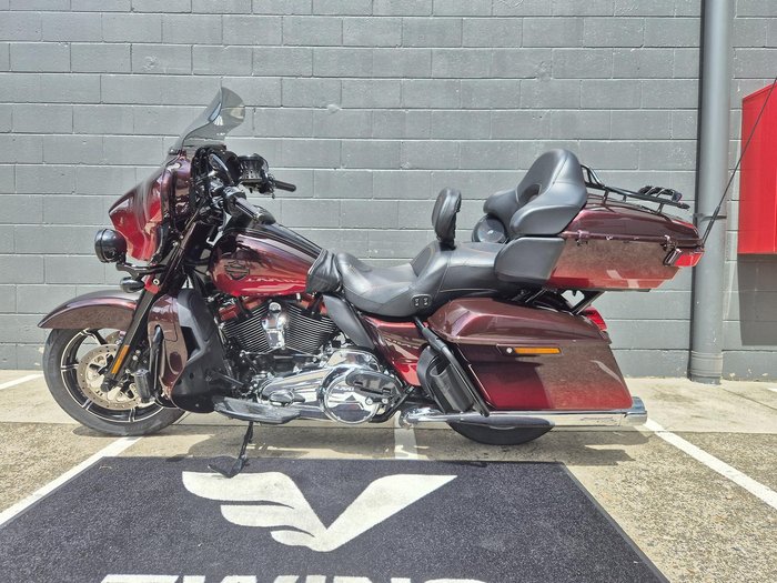 2018 Harley-Davidson CVO Limited 117 (FLHTKSE)