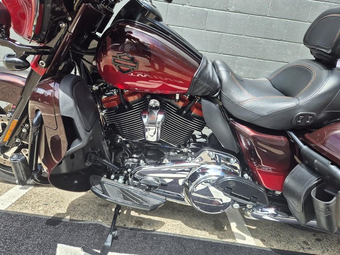2018 Harley-Davidson CVO Limited 117 (FLHTKSE)