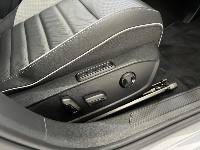 2024 Volkswagen Golf 110TSI R-Line