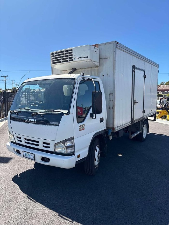 2007 Isuzu Nqr 450 Refrigerated Pantech White