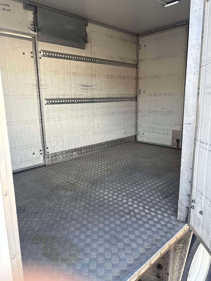 2007 Isuzu Nqr 450 Refrigerated Pantech White