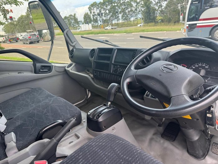 2019 Hino 300 WHITE