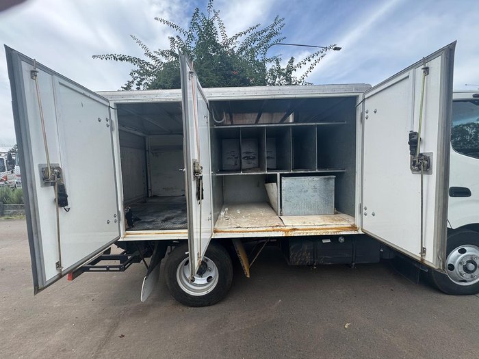 2019 Hino 300 WHITE