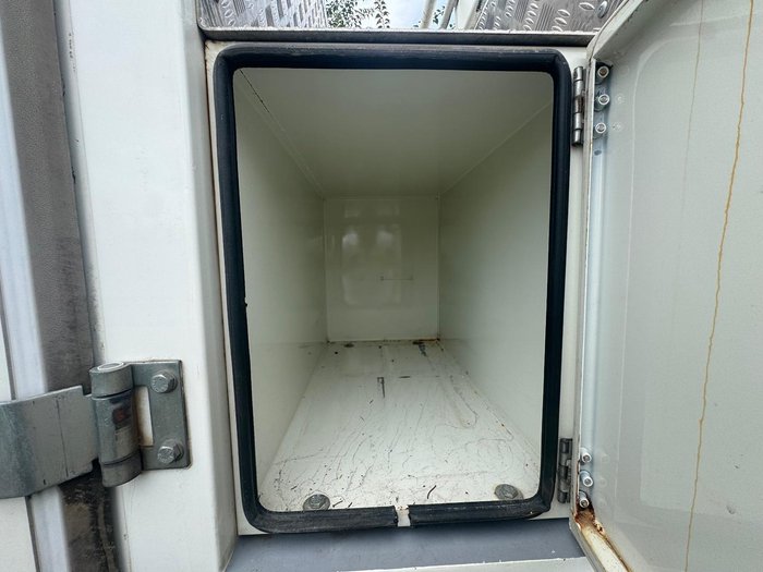 2019 Hino 300 WHITE