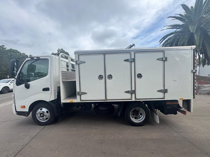 2019 Hino 300 WHITE